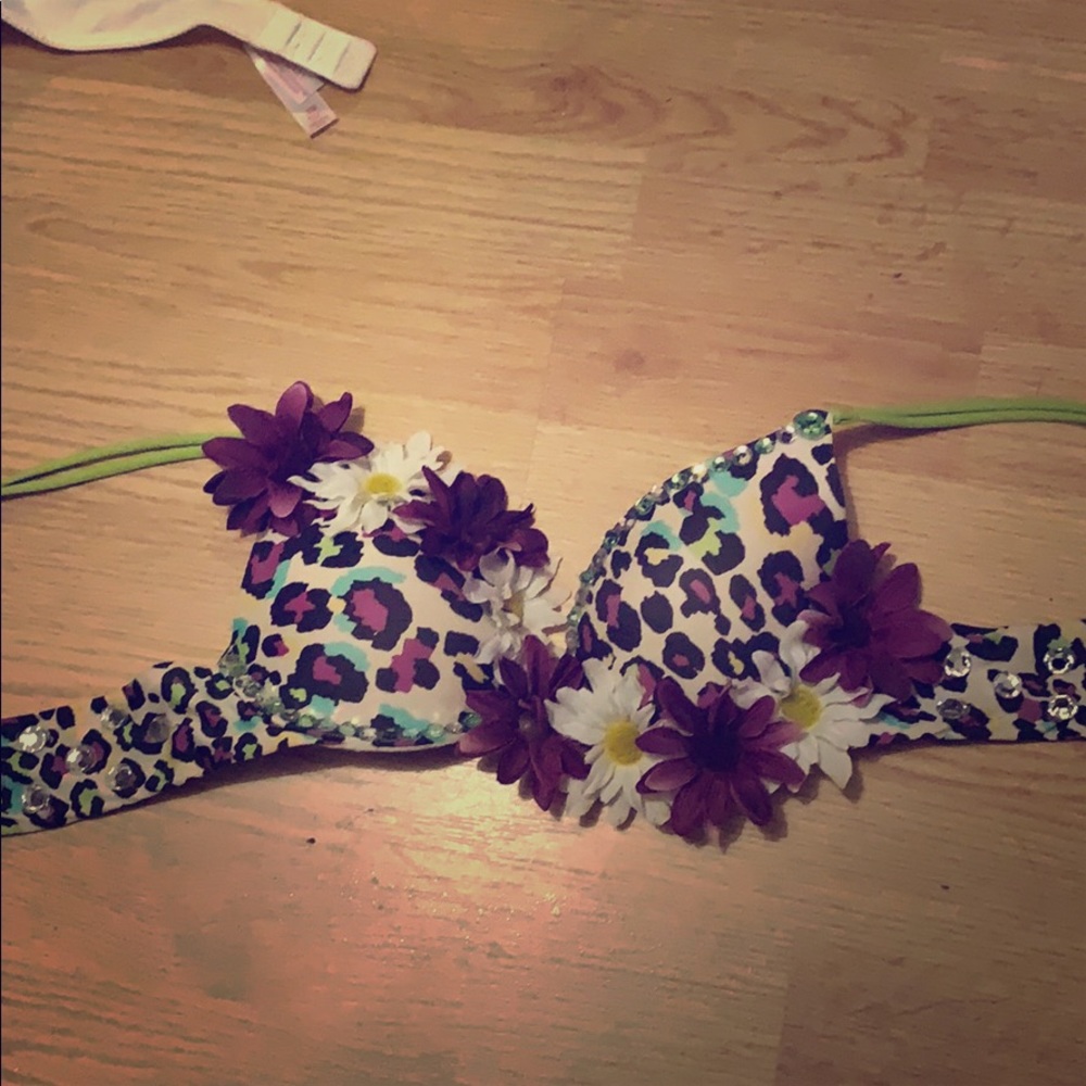 Rave bra